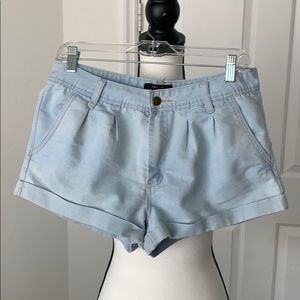 🩳✨ Pleated Denim Shorts - Size 29